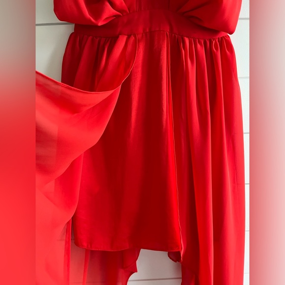 BCBGgeneration red dress, size 2. Great condition. Only worn once - Picture 4 of 7